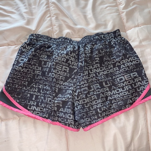 UA running shorts size medium - Picture 2 of 3
